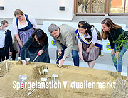 Auftakt der Spargelsaison 2022 am 28.03. mit symbolischem Spargelanstich mit Ministerpräsident Dr. Markus Söder und Ministerin Michaela Kaniber (©Foto: Martin Schmitz)